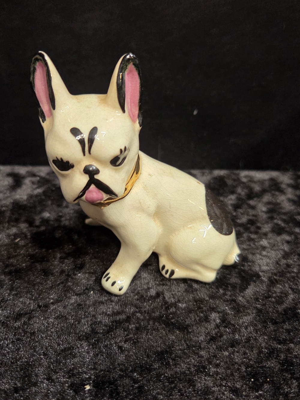 CHIC POTTERY WELLSVILLE OHIO BULLDOG GOLD TRIM BIG EYELASHES Figurine